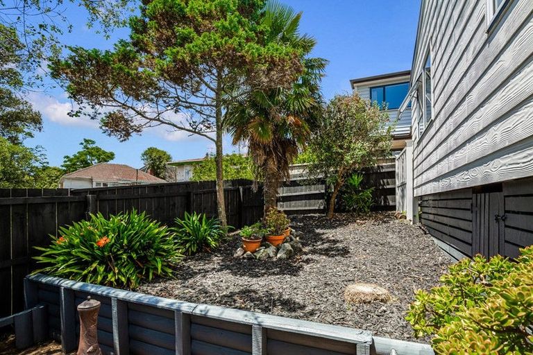 Photo of property in 3/27 Northall Road, New Lynn, Auckland, 0600
