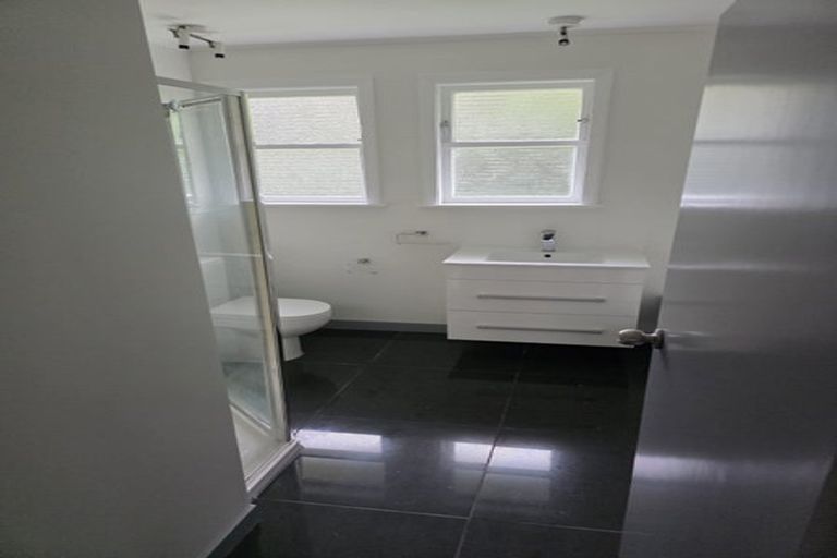 Photo of property in 126 Cambridge Terrace, Fairfield, Lower Hutt, 5011