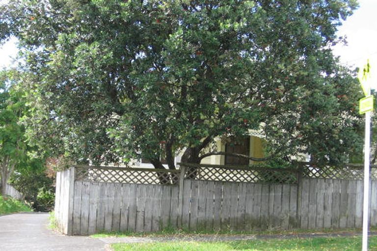 Photo of property in 27 Northall Road, New Lynn, Auckland, 0600