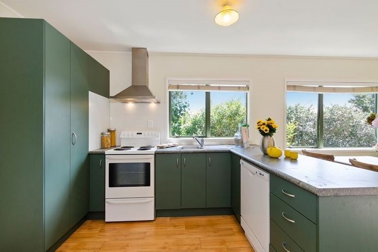 Photo of property in 2/1 Nea Place, Hillcrest, Auckland, 0627