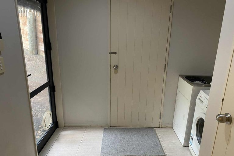 Photo of property in 13 Springwater Vale, Unsworth Heights, Auckland, 0632