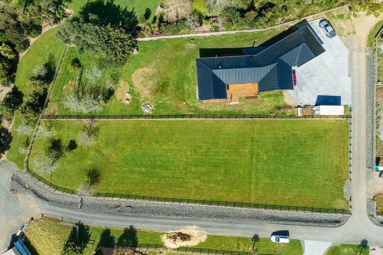 Photo of property in 6 Bonnie Doon Place, Kauri, 0185