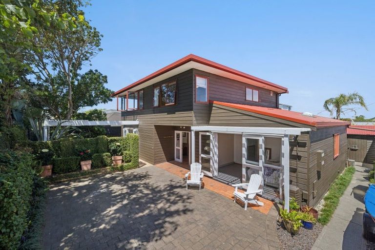 Photo of property in 8a Wicklow Road, Narrow Neck, Auckland, 0622