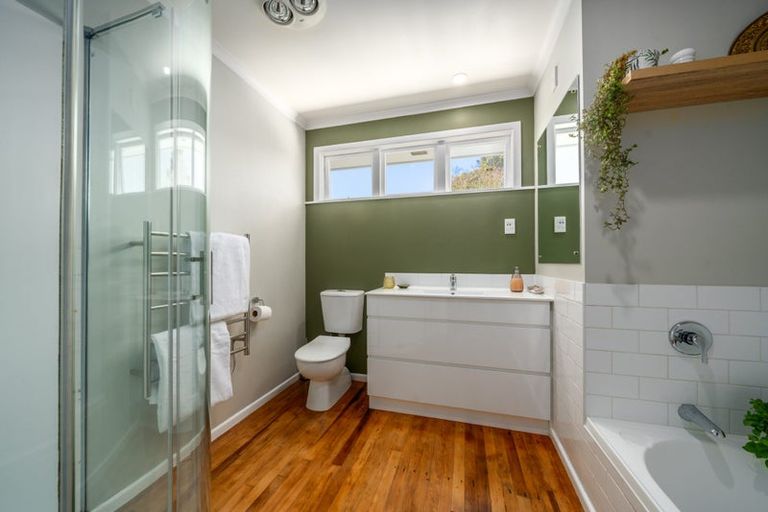 Photo of property in 11 Pauline Way, Paparangi, Wellington, 6037