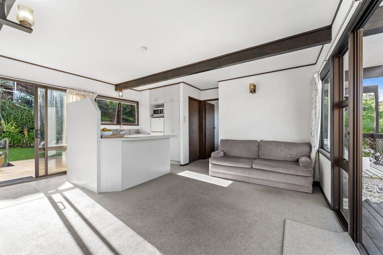 Photo of property in 32 Zita Avenue, Matakatia, Whangaparaoa, 0930