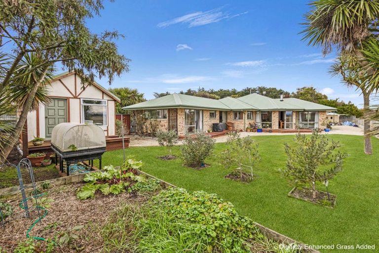Photo of property in 34 Kiwi Avenue, Waikuku Beach, 7473