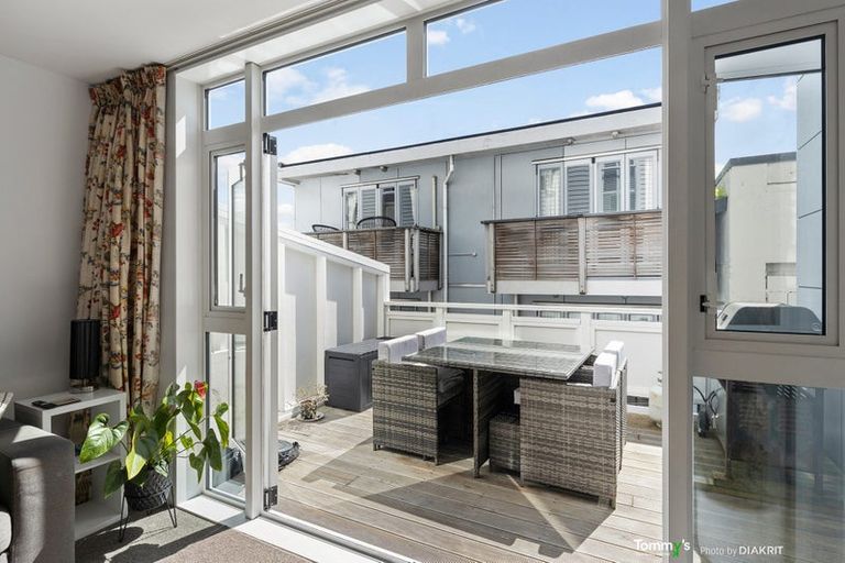 Photo of property in Victoria Villas, 43/35u Pirie Street, Mount Victoria, Wellington, 6011