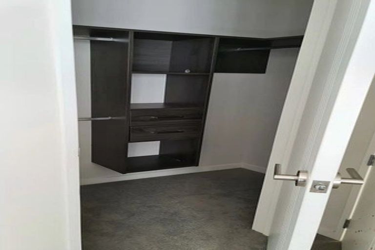 Photo of property in 65 Masons Road, Oteha, Auckland, 0632