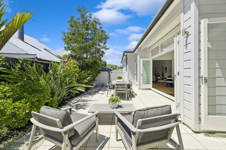 Photo of property in 21 St Aubyn Street, Devonport, Auckland, 0624