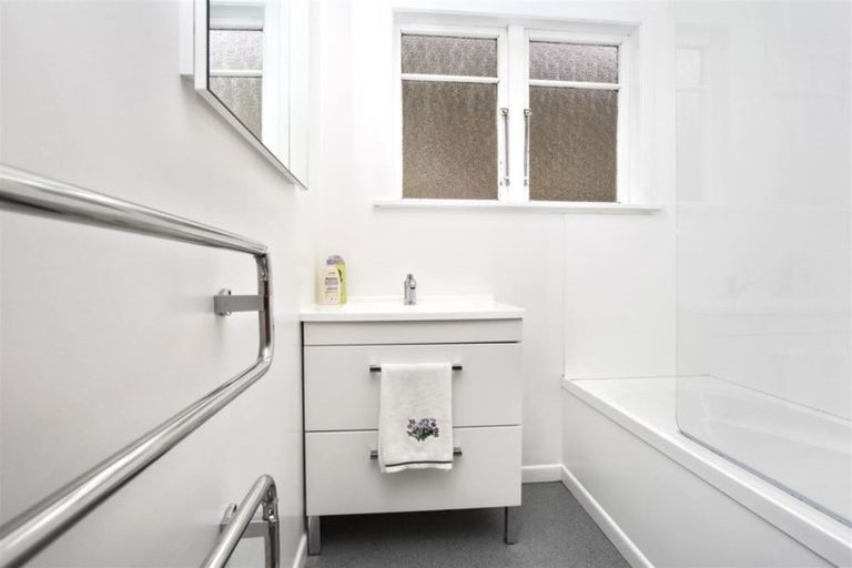 Photo of property in 56 Bassett Road, Johnsonville, Wellington, 6037