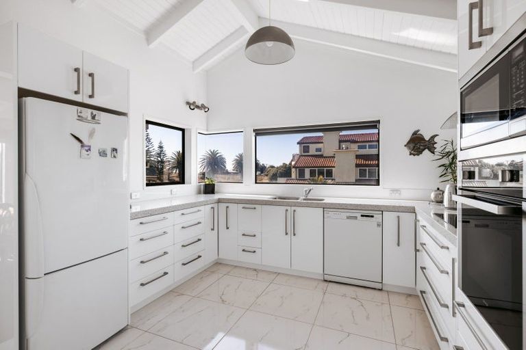 Photo of property in 1167 Papamoa Beach Road, Papamoa Beach, Papamoa, 3118