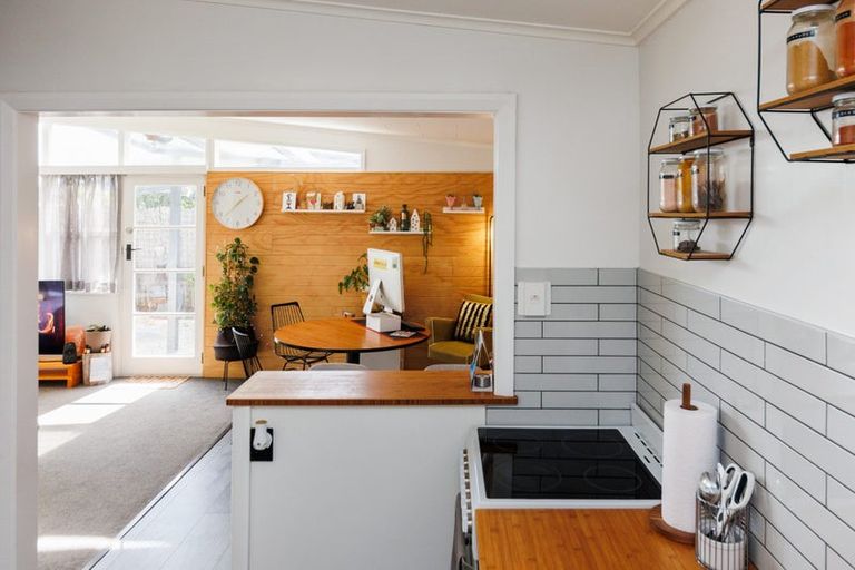 Photo of property in 19 Keeling Street, West End, Palmerston North, 4412