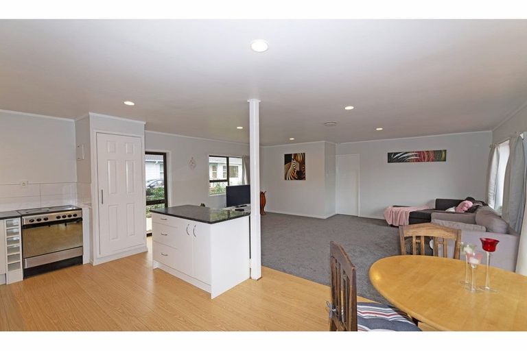 Photo of property in 21a Birdwood Road, Swanson, Auckland, 0612