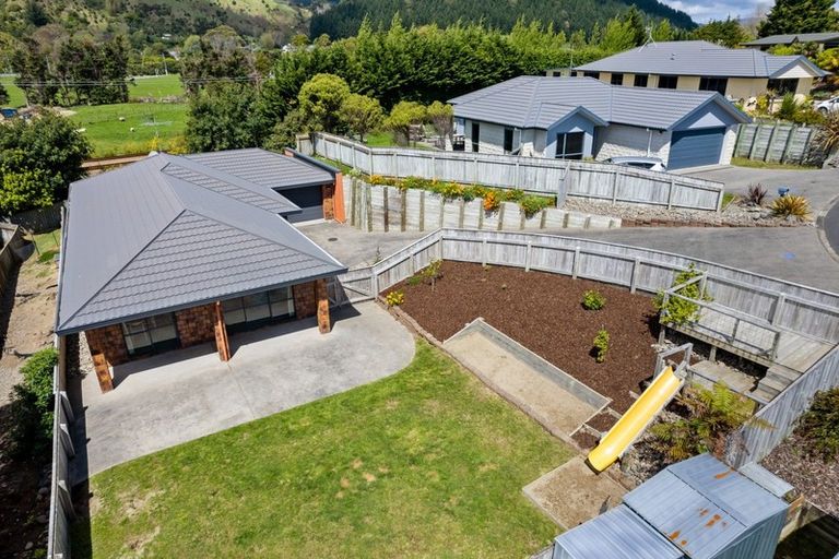 Photo of property in 7 Lambert Way, Paraparaumu, 5032