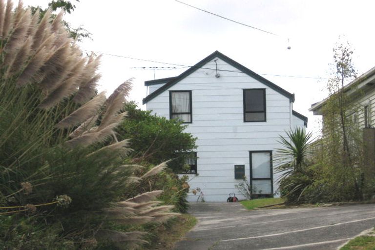 Photo of property in 1/228 Beach Haven Road, Beach Haven, Auckland, 0626
