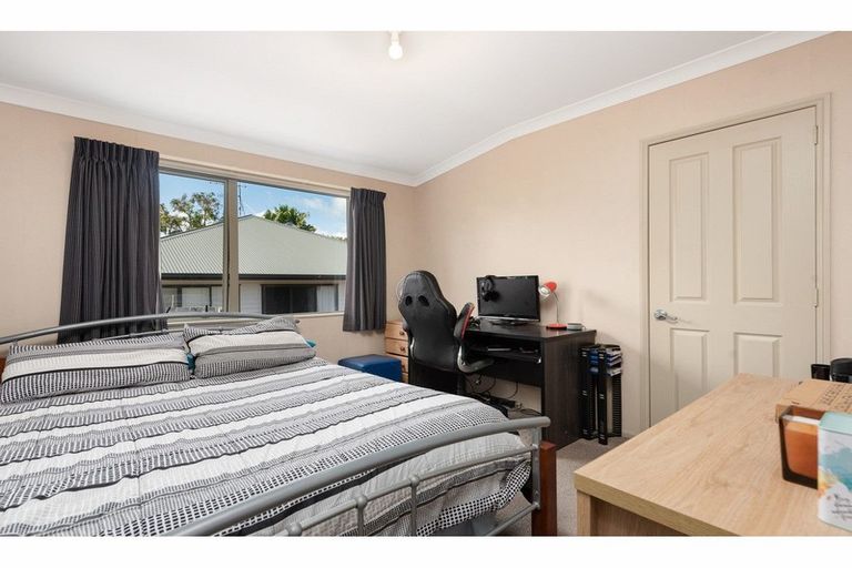 Photo of property in 2 Lysaght Place, Welcome Bay, Tauranga, 3112