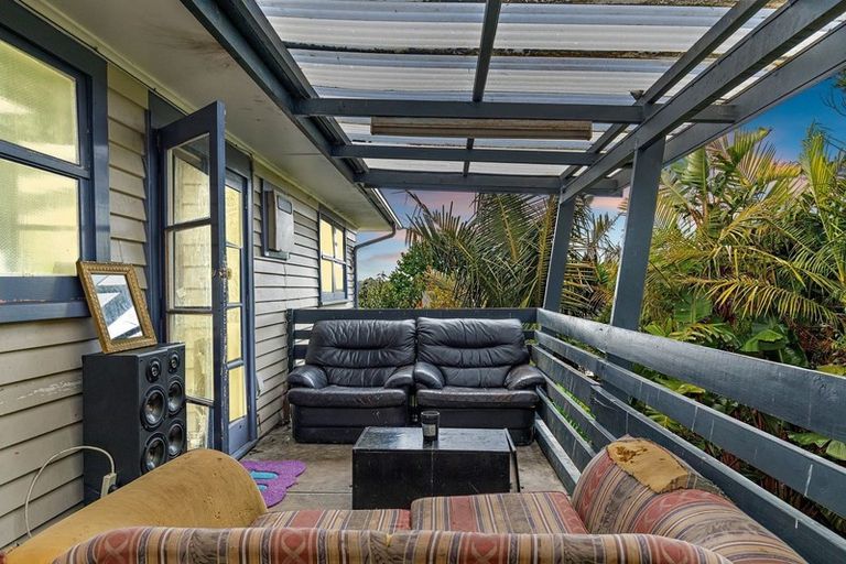 Photo of property in 26 Royal View Road, Te Atatu South, Auckland, 0610