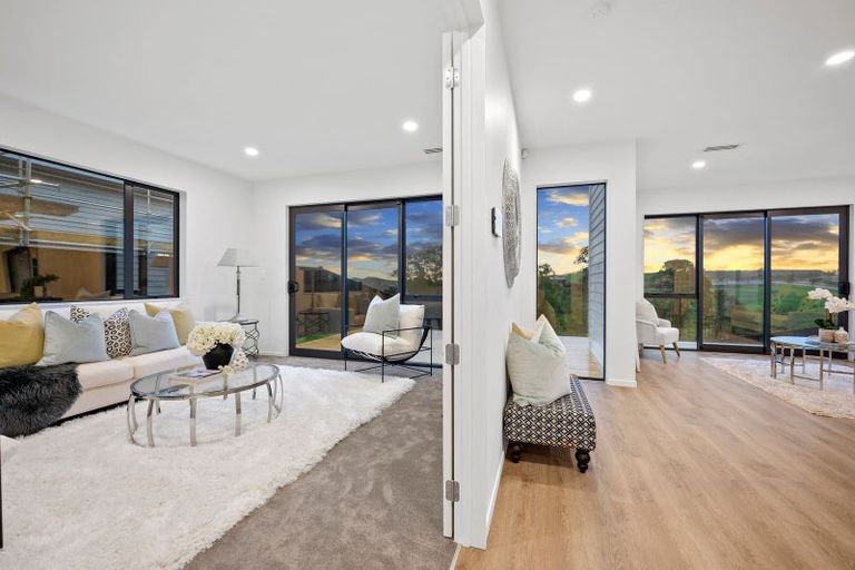Photo of property in 32 Paparahi Place, Wainui, Silverdale, 0992
