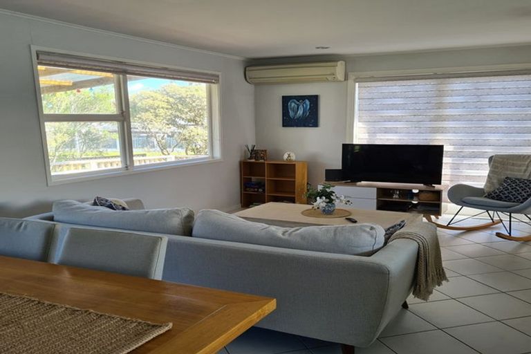 Photo of property in 54 Captain Scott Road, Glen Eden, Auckland, 0602