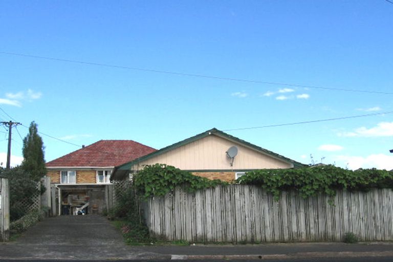 Photo of property in 1/32a Howard Road, Northcote, Auckland, 0627