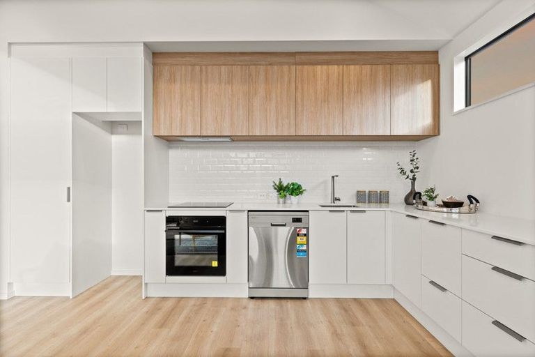 Photo of property in 1/1 Hebe Lane, Northwood, 8051