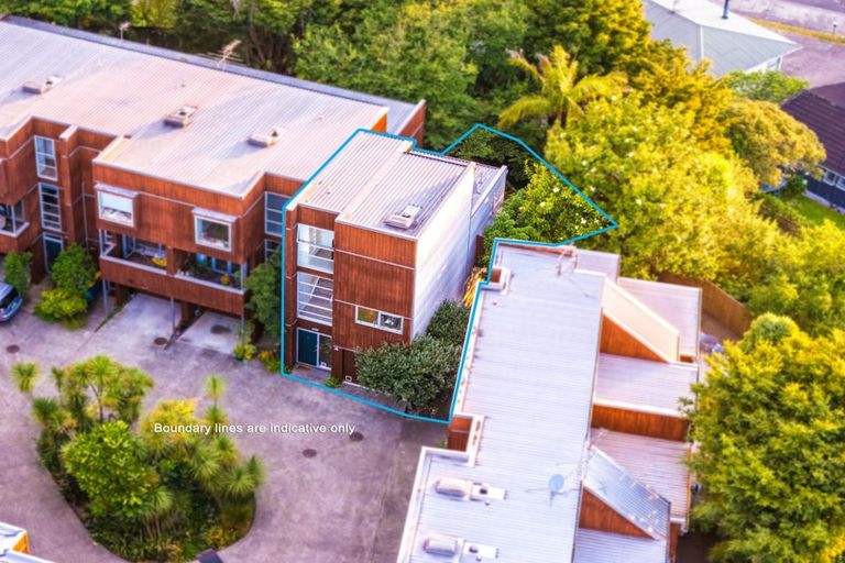 Photo of property in 76g Edmonton Road, Henderson, Auckland, 0612