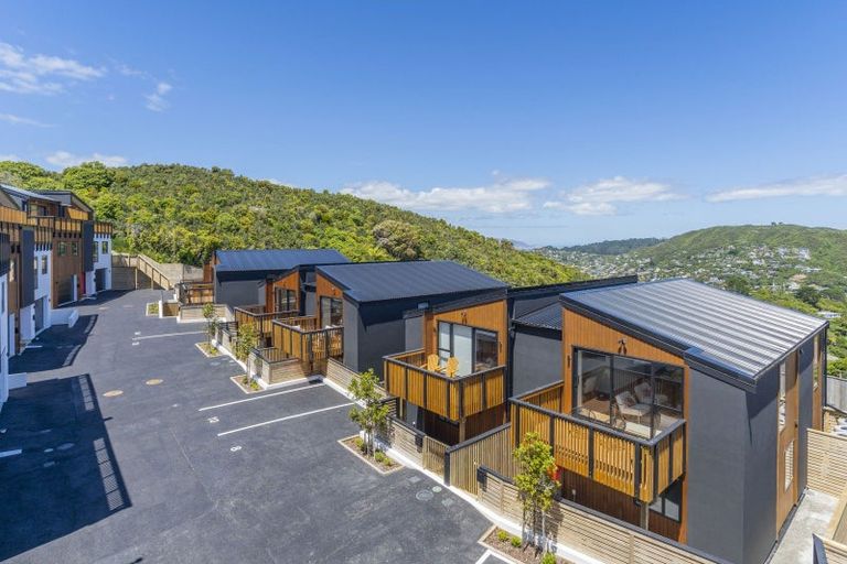 Photo of property in 6 Stockden Place, Karori, Wellington, 6012