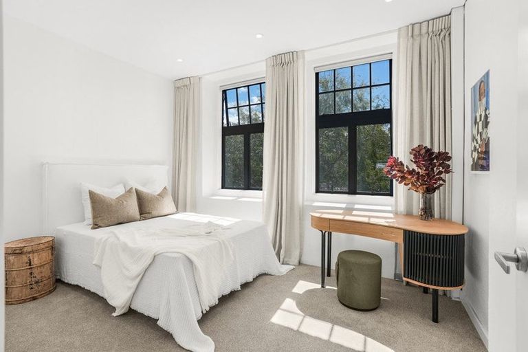 Photo of property in 1/11 Courtenay Place, Te Aro, Wellington, 6011