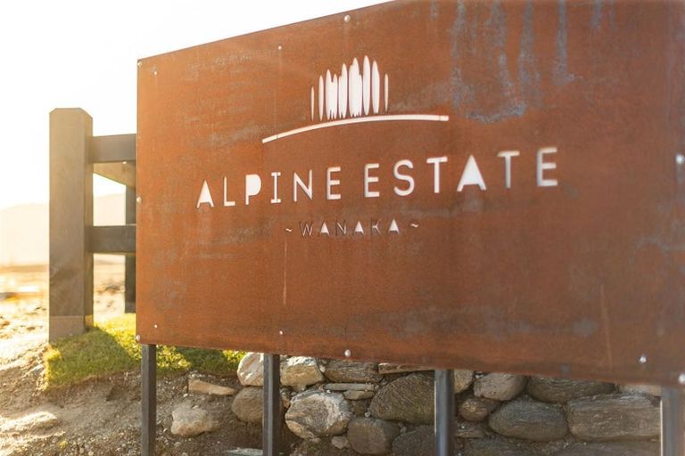 Photo of property in 9 Deans Drive, Wanaka, 9305