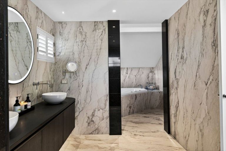 Photo of property in 1/60 Milford Road, Milford, Auckland, 0620