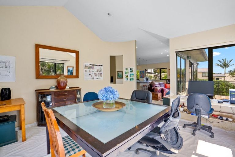 Photo of property in 4 Twin Wharf Road, Herald Island, Auckland, 0618
