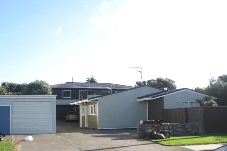 Photo of property in 3- F7 Richard Street, Titahi Bay, Porirua, 5022