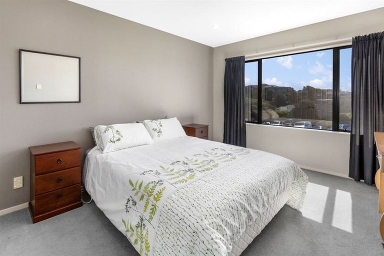 Photo of property in 30 Lanyon Place, Whitby, Porirua, 5024
