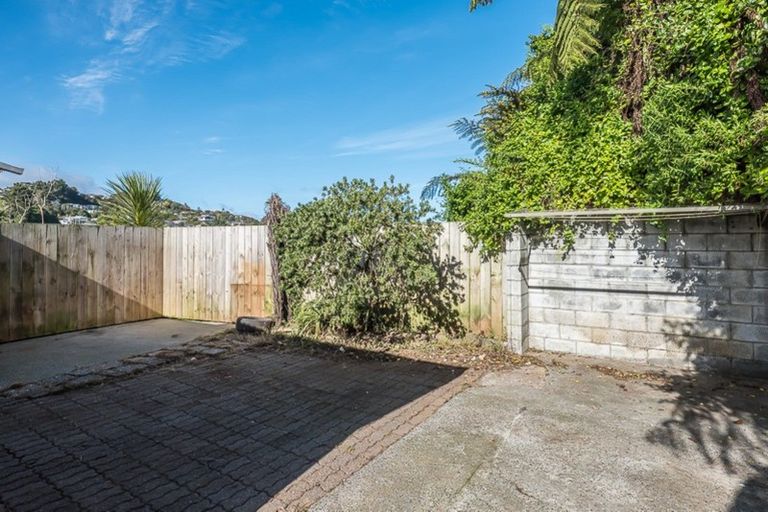 Photo of property in 117 Newlands Road, Newlands, Wellington, 6037