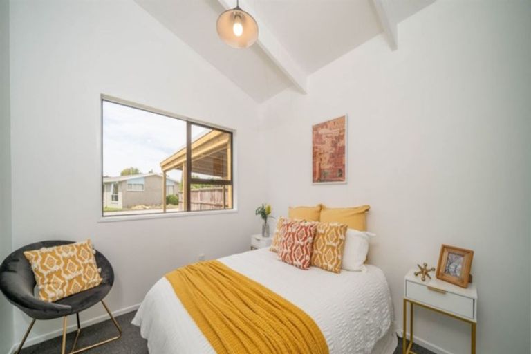 Photo of property in 92c/2 Englefield Road, Northwood, Christchurch, 8051