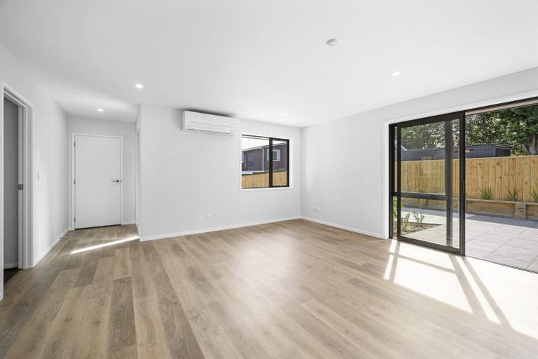 Photo of property in 10b Gradwell Place, Two Mile Bay, Taupo, 3330