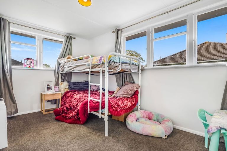 Photo of property in 15 Hockin Place, Fairfield, Hamilton, 3214