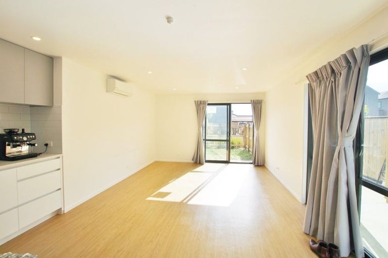 Photo of property in 14 Otaimako Place, Mangere, Auckland, 2022