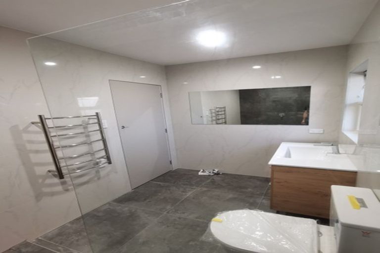 Photo of property in 7a/2 Corrella Road, Belmont, Auckland, 0622