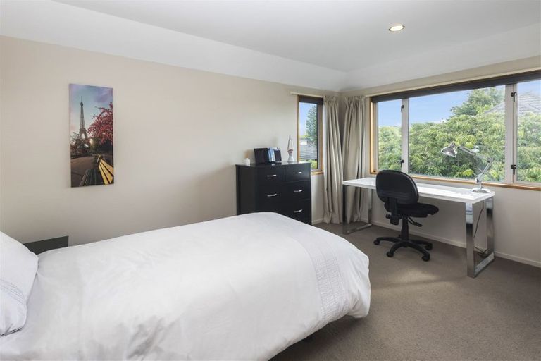 Photo of property in 16 Huntingdon Place, Avonhead, Christchurch, 8042