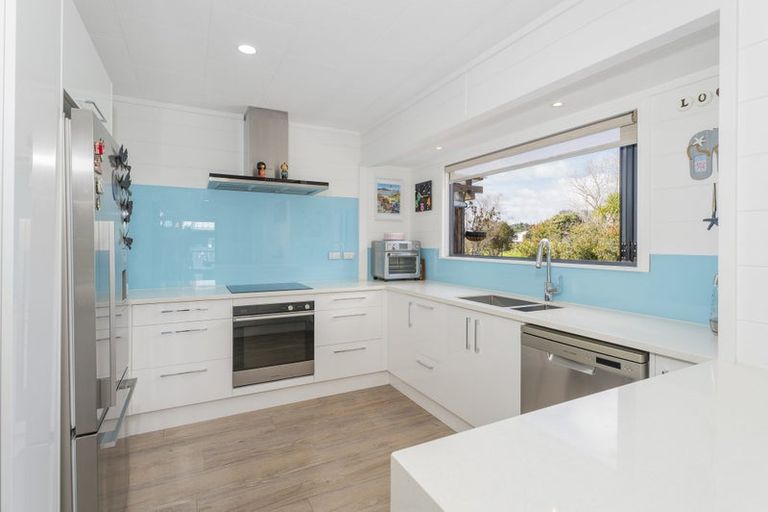 Photo of property in 13 Martin Place, Cooks Beach, Whitianga, 3591