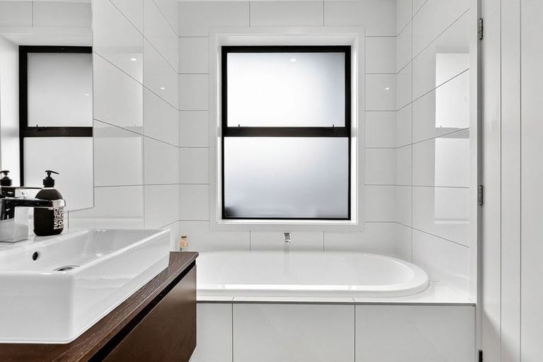 Photo of property in 72 Infinity Drive, Wanaka, 9305