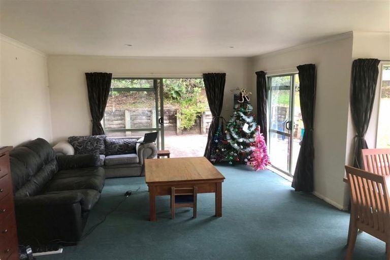 Photo of property in 86 Roberta Crescent, Orewa, 0931