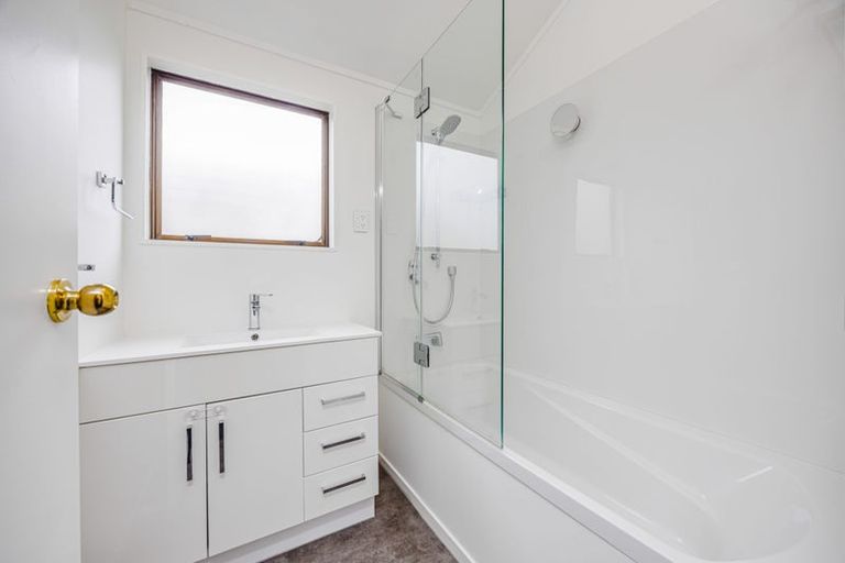 Photo of property in 4/17 Ross Martin Court, Conifer Grove, Takanini, 2112