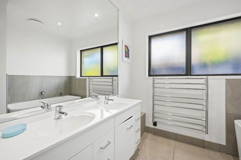 Photo of property in 24 Mccrystal Avenue, Bucklands Beach, Auckland, 2012