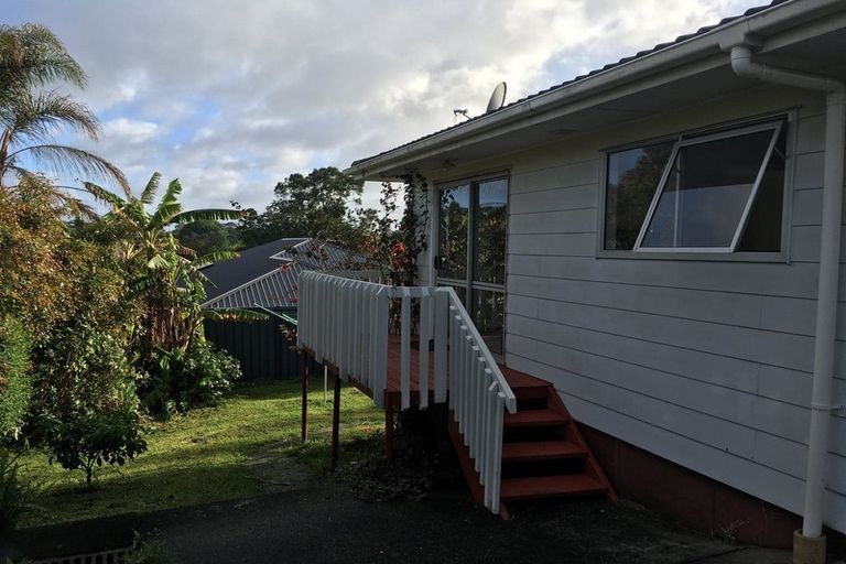 Photo of property in 2/13 Dolbear Street, Titirangi, Auckland, 0604