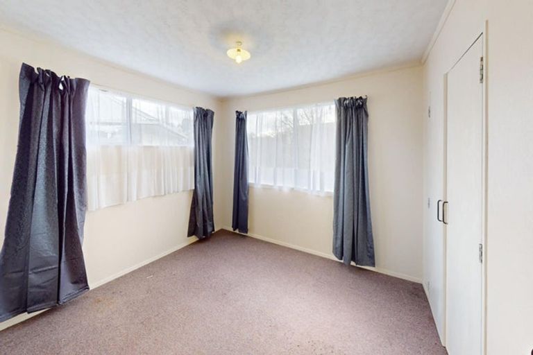 Photo of property in 20 Cumberland Place, Kelvin Grove, Palmerston North, 4414