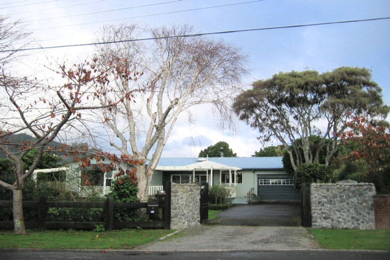 Photo of property in 8 Karaka Grove, Waikanae, 5036