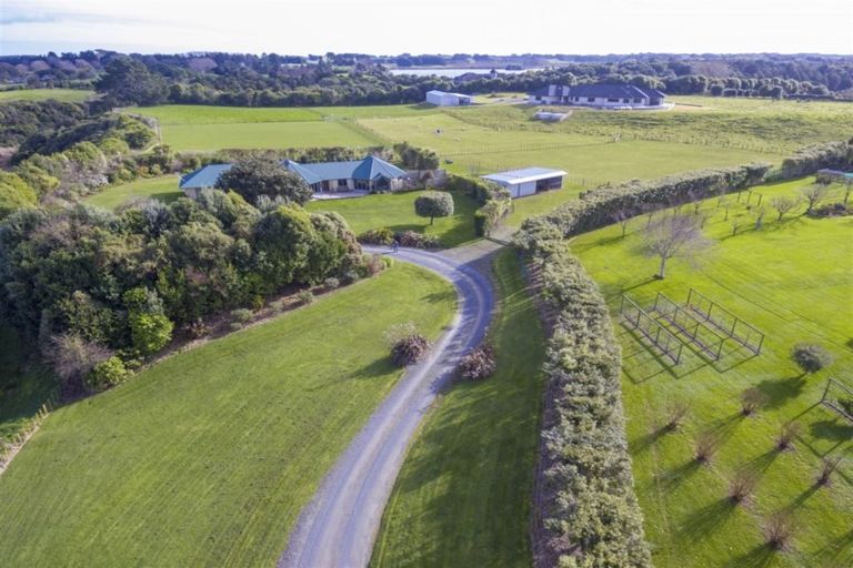 Photo of property in 28 Waipuna Grove, Levin, 5571