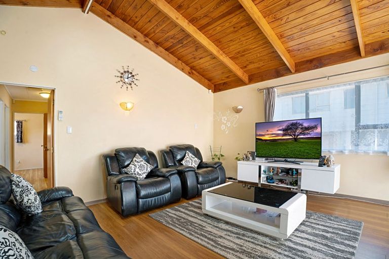 Photo of property in 4/28 Islington Avenue, New Lynn, Auckland, 0600